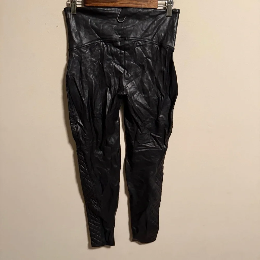Spanx Faux Leather Quilted Legging in Very Black- Size Large